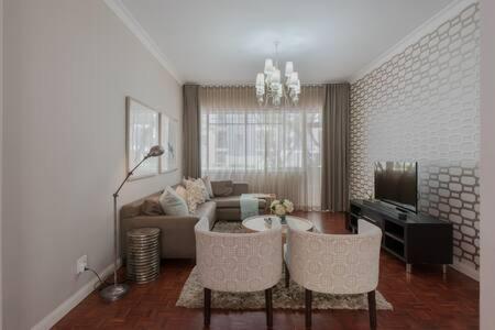 Modern Apartment In Rosebank ヨハネスブルグ エクステリア 写真